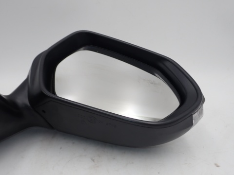 TOYOTA YARIS CROSS LUSTERKO PRAWE 8 PIN KOD 10201200 LAKIERU 6X1 - JAK NOWE OE EUROPA