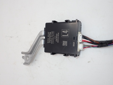 TOYOTA YARIS CROSS MODUŁ STEROWNIK WYCIERACZEK 8594025100 2360000220 - JAK NOWY ORYGINAŁ EUROPA