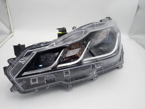 Toyota Corolla E21 '24 LIFT sedan LAMPA REFLEKTOR LEWY PRZÓD 81150-02T31-00 - JAK NOWY OE EUROPA