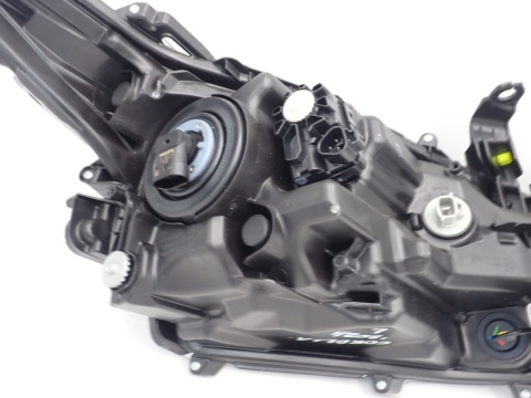 Toyota Corolla E21 '24 LIFT sedan LAMPA REFLEKTOR LEWY PRZÓD 81150-02T31-00 - JAK NOWY OE EUROPA