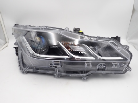 Toyota Corolla E21 '24 LIFT sedan LAMPA REFLEKTOR PRAWY PRZÓD 81110-02T31-00 - JAK NOWY OE EU