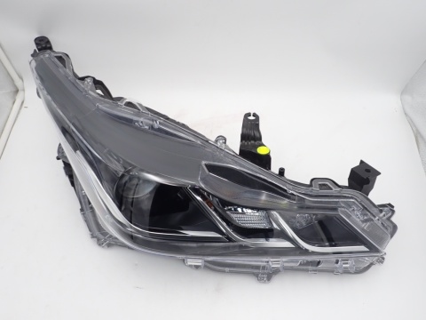 Toyota Corolla E21 '24 LIFT sedan LAMPA REFLEKTOR PRAWY PRZÓD 81110-02T31-00 - JAK NOWY OE EU