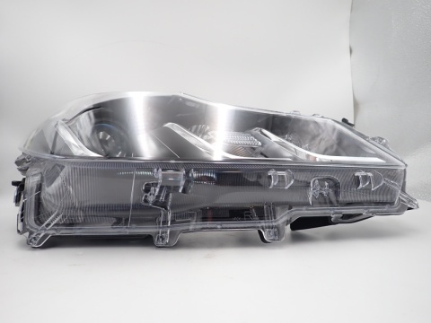 Toyota Corolla E21 '24 LIFT sedan LAMPA REFLEKTOR PRAWY PRZÓD 81110-02T31-00 - JAK NOWY OE EU
