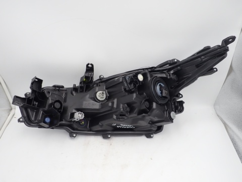 Toyota Corolla E21 '24 LIFT sedan LAMPA REFLEKTOR PRAWY PRZÓD 81110-02T31-00 - JAK NOWY OE EU
