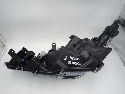 Toyota Corolla E21 '24 LIFT sedan LAMPA REFLEKTOR PRAWY PRZÓD 81110-02T31-00 - JAK NOWY OE EU