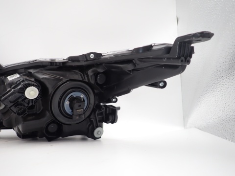 Toyota Corolla E21 '24 LIFT sedan LAMPA REFLEKTOR PRAWY PRZÓD 81110-02T31-00 - JAK NOWY OE EU