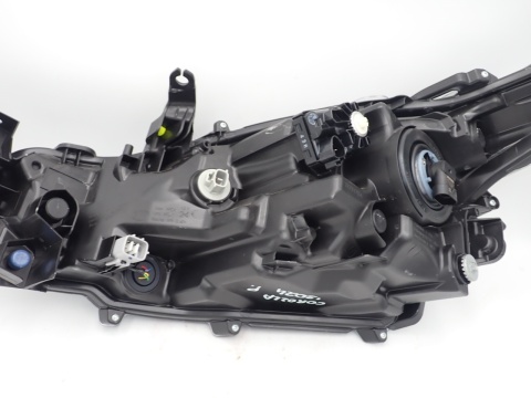 Toyota Corolla E21 '24 LIFT sedan LAMPA REFLEKTOR PRAWY PRZÓD 81110-02T31-00 - JAK NOWY OE EU