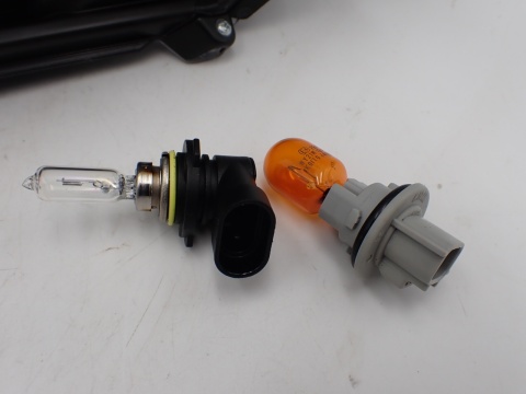 Toyota Corolla E21 '24 LIFT sedan LAMPA REFLEKTOR PRAWY PRZÓD 81110-02T31-00 - JAK NOWY OE EU